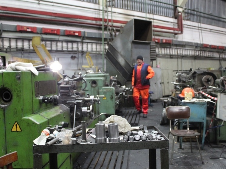 В Свердловской области не хватает кадров в промышленности, медицине, торговле