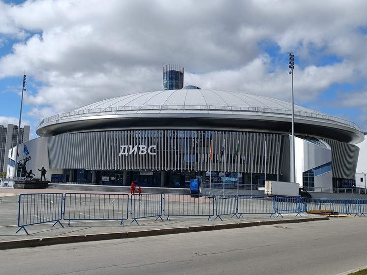 В Екатеринбурге на два дня перекроют парковку на улице Николая Никонова