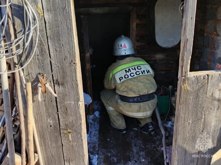 В Далматово баня вспыхнула из-за короткого замыкания проводки