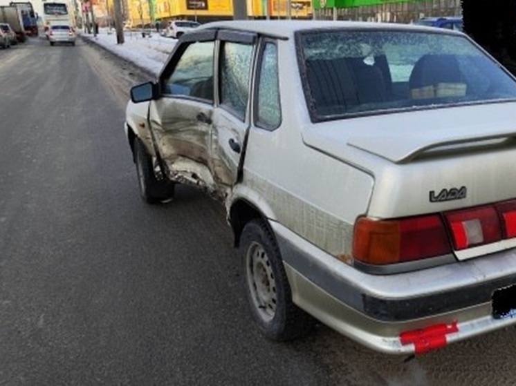 В Кургане столкнулись две легковушки, есть пострадавший