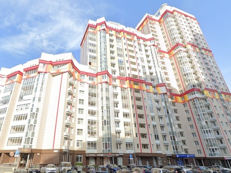 В Екатеринбурге на улице двое парней избили мужчину