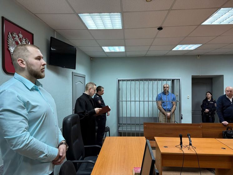 Бывшего чиновника, обвиняемого в производстве конопли, оставили под стражей