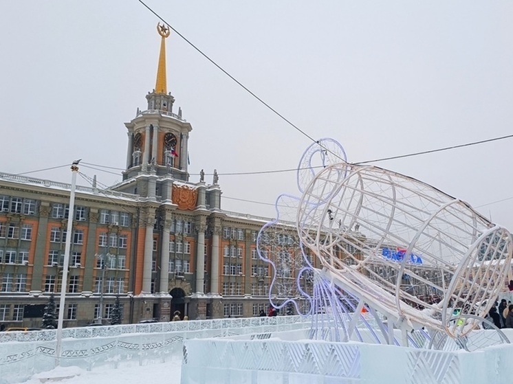 Каток на площади 1905 года в Екатеринбурге оцепили из-за подозрительного предмета