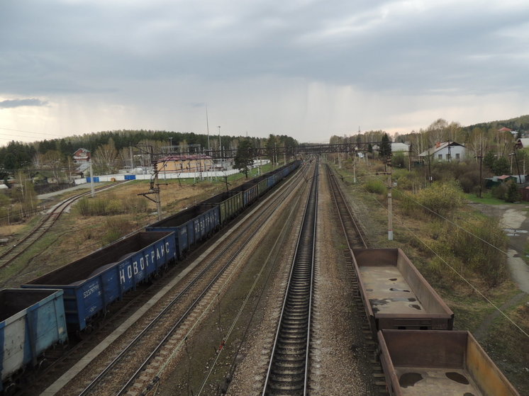 Перевозки нефти, руды и цемента увеличились на СвЖД