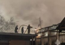 Оперативное тушение пожара в автосервисе Екатеринбурга f11abff6-12d2-42cd-b9d6-f1cb503f6066-67f24b1a