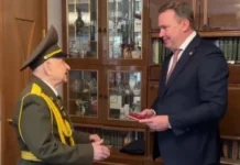 Торжественное вручение юбилейных медалей героям войны в Нижнем Тагиле f1c90f53-fbaa-4d98-9748-36247b16274e-67f63efe