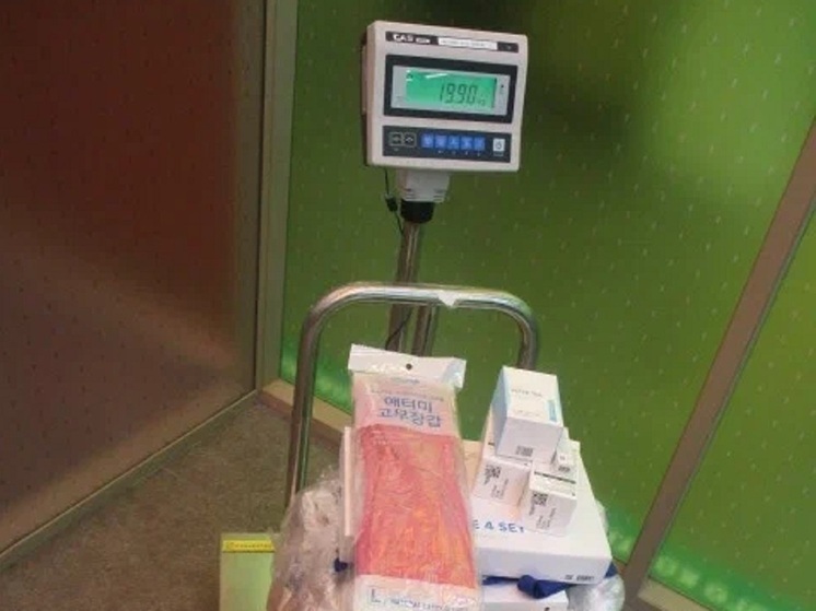 Таджик пытался незаконно вывезти БАДы из Екатеринбурга в Душанбе