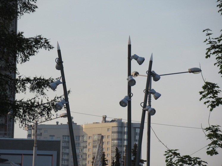 Глава Екатеринбурга пообещал жителям двух темных улиц установку освещения