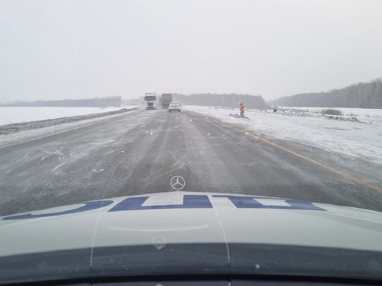 На трассе Екатеринбург – Тюмень осложнилась дорожная обстановка