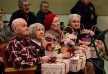 На Урале семь ветеранов приняли поздравления с вручением юбилейных медалей в честь 80-летия Великой Победы na urale sem veteranov prinyali pozdravleniya s vrucheniem yubilejnyh medalej v chest 80letiya velikoj pobedy-stanural-ru-174056356900-0