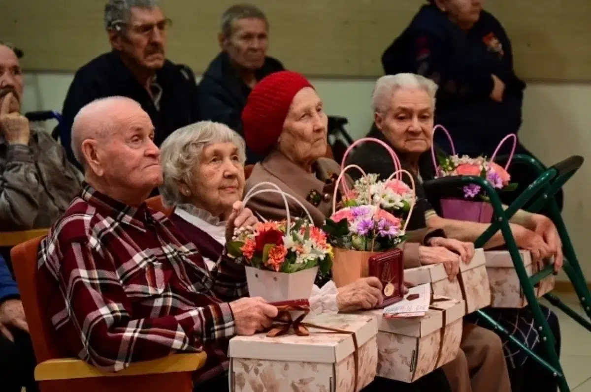 На Урале семь ветеранов приняли поздравления с вручением юбилейных медалей в честь 80-летия Великой Победы-0