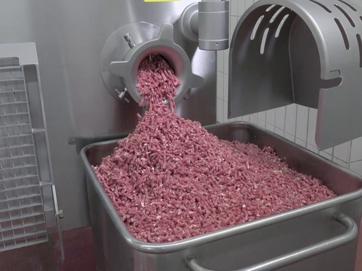 В Екатеринбурге приостановили работу мясокомбината из-за смертельно опасной бактерии в фарше