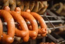 В сосисках уральского производителя выявлены несоответствия по составу v sosiskah uralskogo proizvoditelya vyyavleny nesootvetstviya po sostavu-stanural-ru-174022495500-0