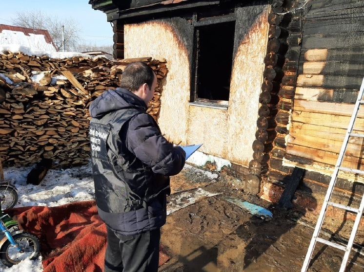 Следователи назвали вероятную причину пожара в Шадринске, где погибли трое детей