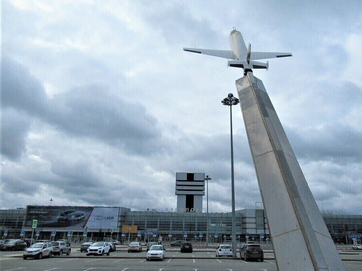 Аэропорт «Кольцово» возобновил прием и отправку рейсов