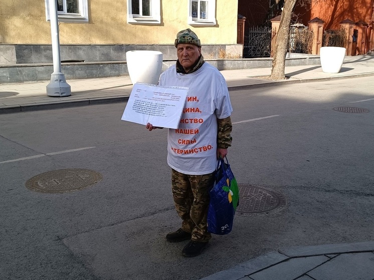 Во время представления жителям Дениса Паслера к резиденции пришел Дед-пикет