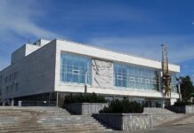 Екатеринбургский ТЮЗ приглашает на праздничные «Большие гастроли» ekaterinburgskij tyuz priglashaet na prazdnichnye bolshie gastroli-stanural-ru-174183158500-0