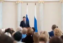 Губернатор Куйвашев вручил награды заслуженным свердловчанкам gubernator kujvashev vruchil nagrady zasluzhennym sverdlovchankam-stanural-ru-174127246800-0