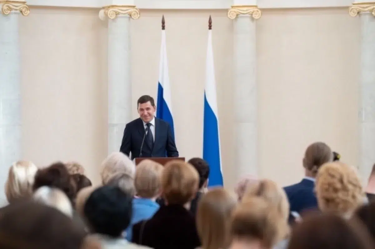 Губернатор Куйвашев вручил награды заслуженным свердловчанкам-0