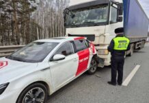 Оперативная работа ГУ МВД на ЕКАД обеспечила помощь в аварии с КАМАЗ и MG operativnaya rabota gu mvd na ekad obespechila pomoshh v avarii s kamaz i -stanural-ru-174300279600-0