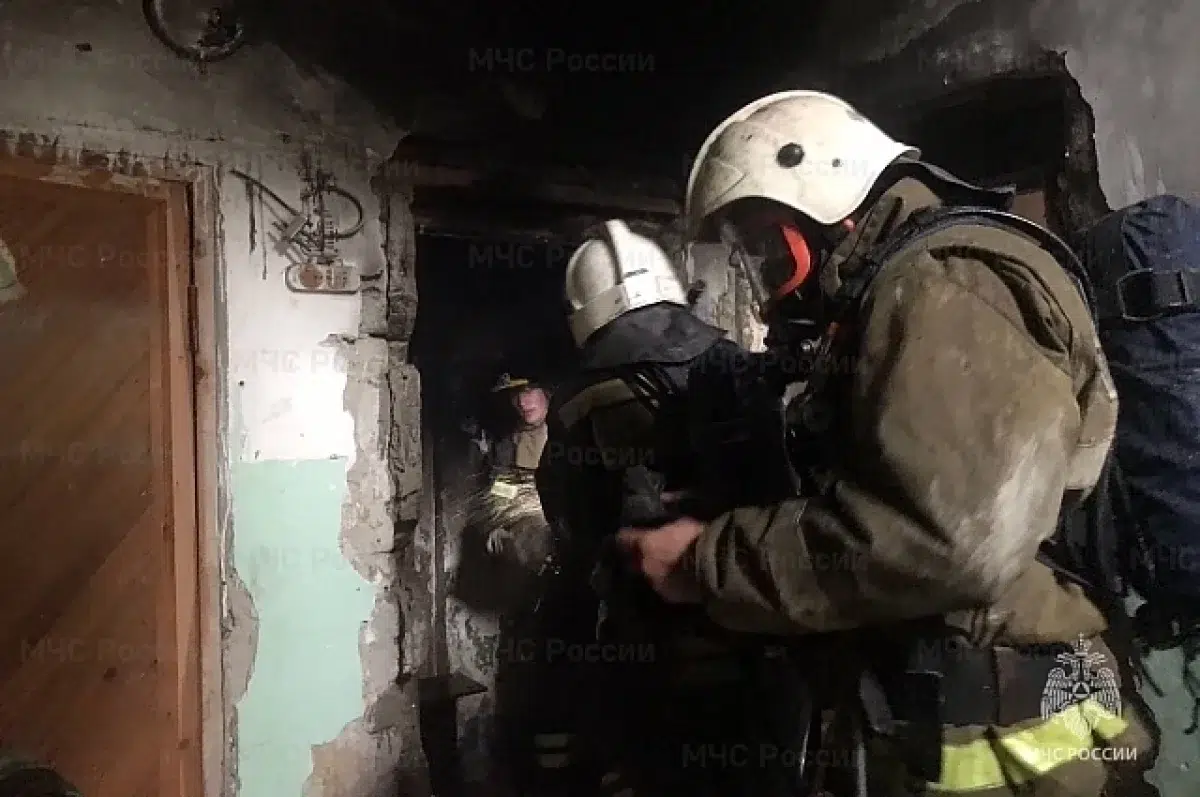 Спасатели ГУ МЧС за сутки потушили 13 пожаров в Екатеринбурге и Алапаевске-0