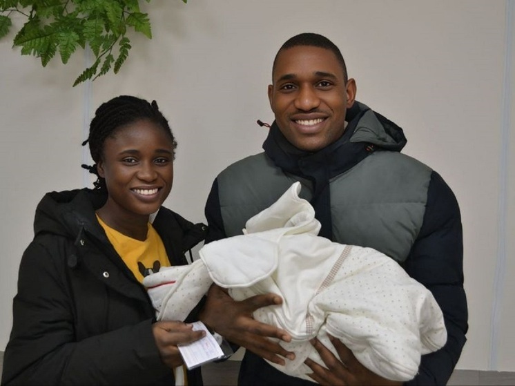 Переводчика пригласили на время родов гражданки Нигерии в Екатеринбурге