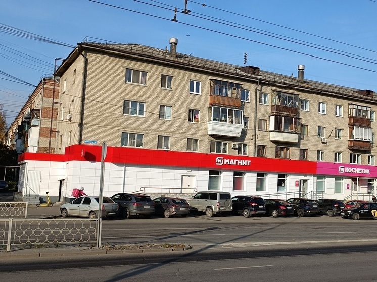 В магазине на Уралмаше мужчина украл телефон со стола продавца