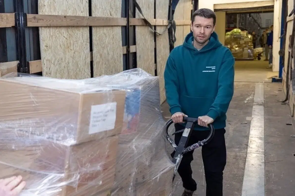Алексей Вихарев из Екатеринбурга направил тонны гуманитарной помощи в зону СВО-0