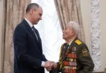 Денис Паслер приветствует ветеранов Свердловской области накануне Парада Победы denis pasler privetstvuet veteranov sverdlovskoj oblasti nakanune parada pobedy-stanural-ru-174421348900-0