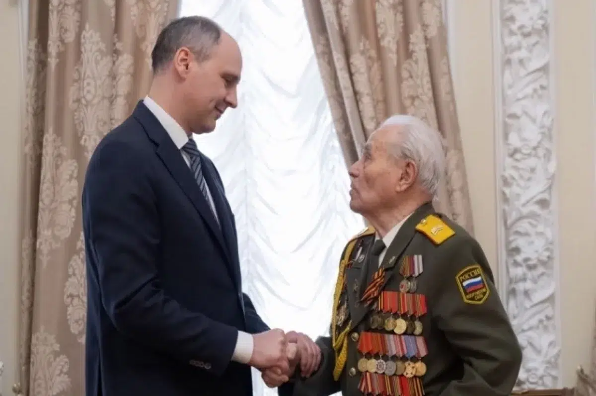 Денис Паслер приветствует ветеранов Свердловской области накануне Парада Победы-0