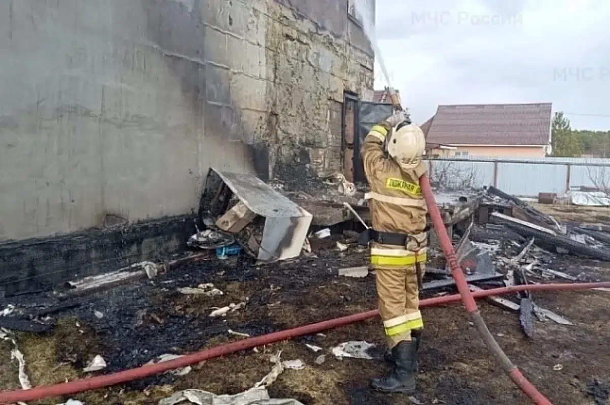 ГУ МЧС ликвидировало 18 пожаров в Екатеринбурге и области-0