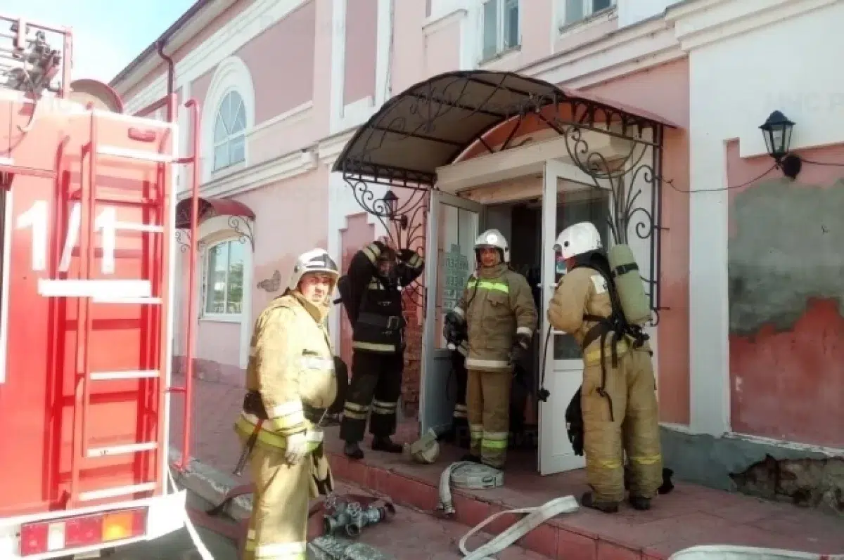 ГУ МЧС Свердловской области ликвидировало 13 пожаров в Екатеринбурге и Лобве-0