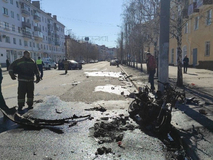 Мотоцикл и легковушка загорелись из-за ДТП в Кургане