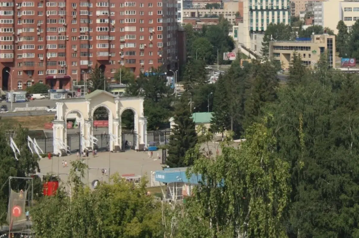 Парк Маяковского в Екатеринбурге обновляет систему безопасности к праздникам-0
