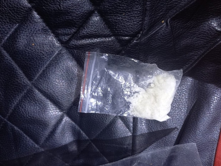 Двое курганцев забрали наркотик из тайника и были задержаны полицейскими