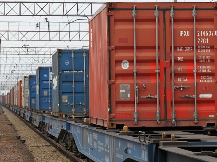 Перевозки металлов, зерна и метизов в контейнерах увеличились на СвЖД