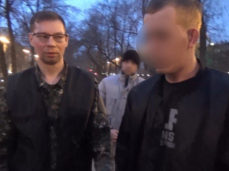 В Екатеринбурге хулиган ударил ножом двух мужчин, сидевших на скамейке