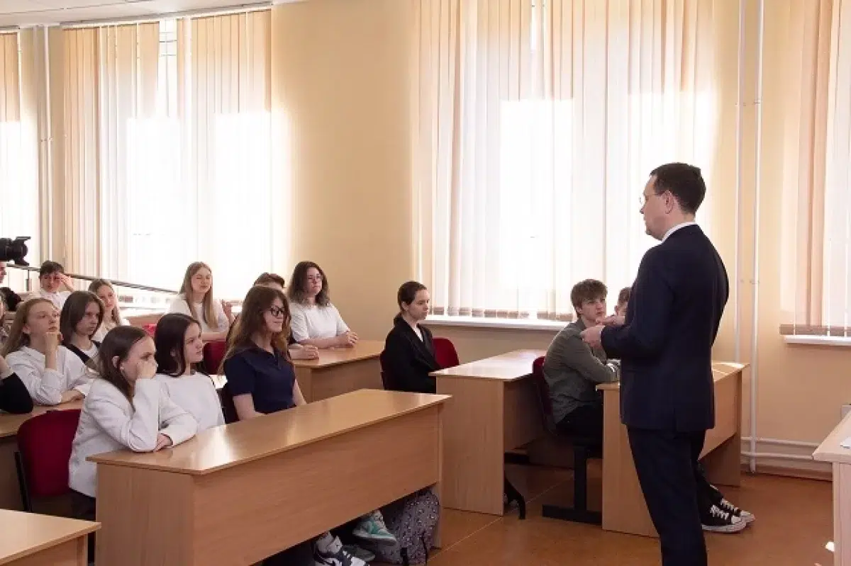 УБРиР и Министерство образования Свердловской области учат школьников Екатеринбурга-0