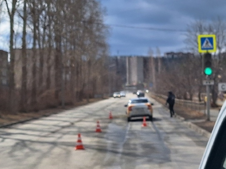 Пешеход получил тяжелые травмы, переходя дорогу на красный в Новоуральске