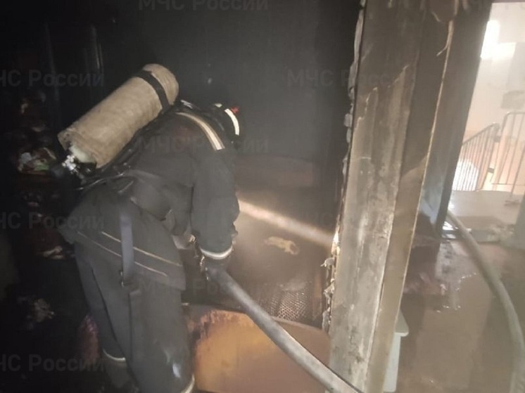 При пожаре в семиэтажке в Екатеринбурге погиб человек