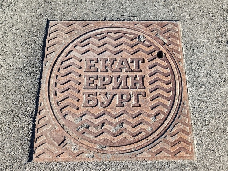 На Уралмаше в Екатеринбурге 4-летняя девочка провалилась в люк