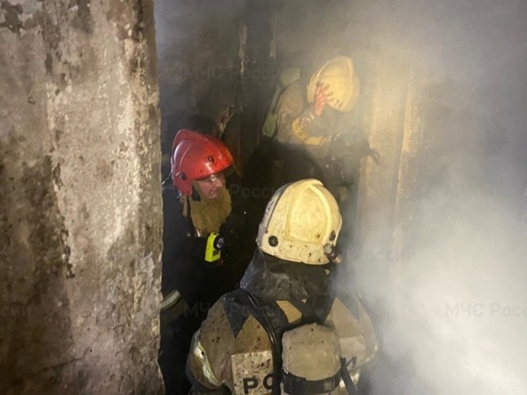 На Среднем Урале из горящего дома эвакуировались семь человек