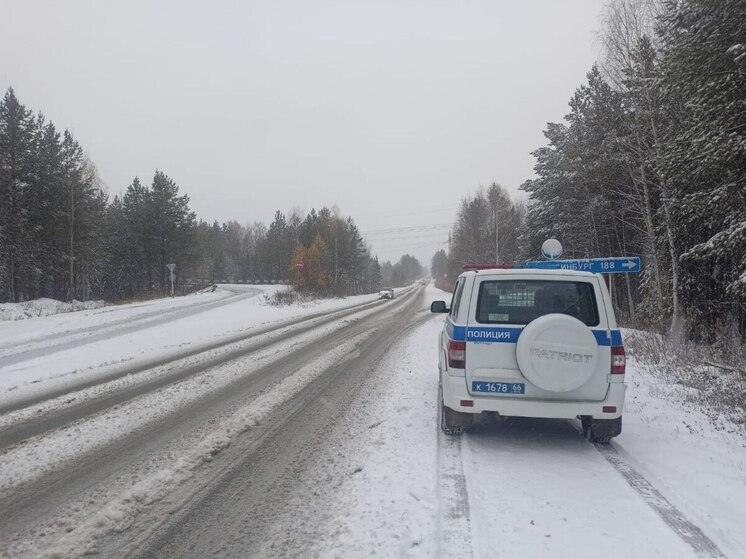 157 единиц техники ликвидируют последствия снегопада в Свердловской области