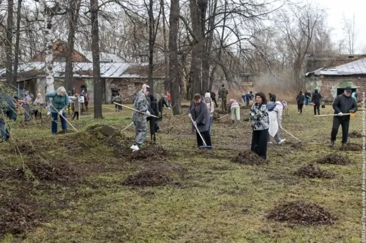 Владислав Пинаев и тагильчане очистили Старый Демидовский завод в рамках субботника-0