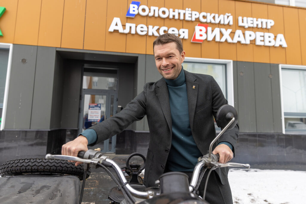 Алексей Вихарев доставил мотоцикл Урал из Ирбита на передовую СВО