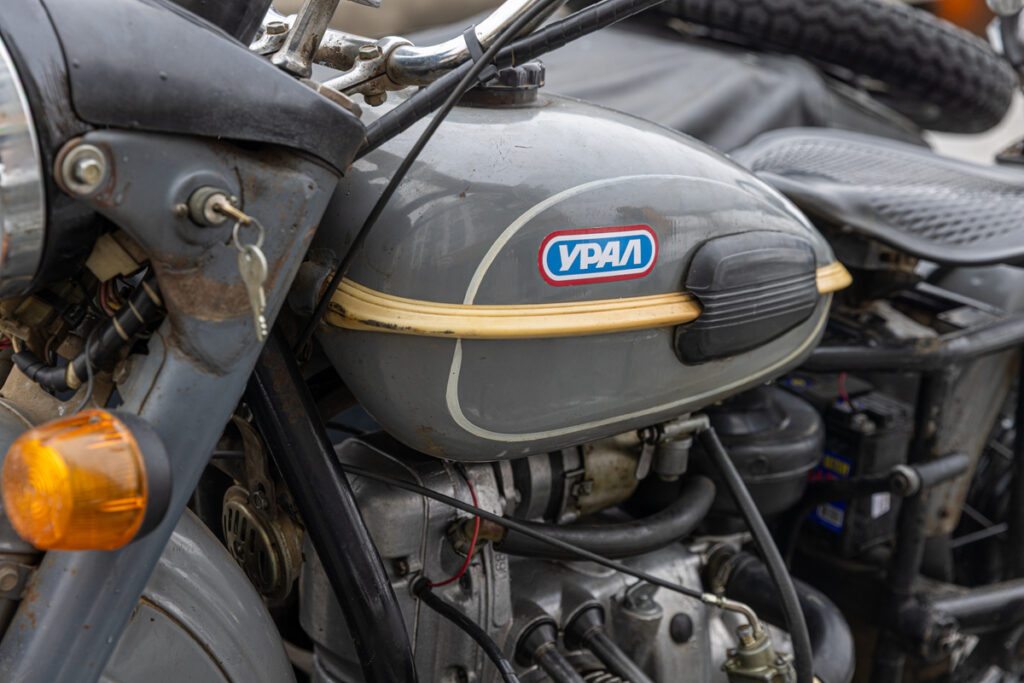 Алексей Вихарев доставил мотоцикл Урал из Ирбита на передовую СВО