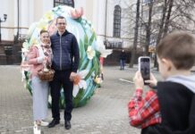 Яркие пасхальные яйца Фонда Святой Екатерины преобразили Екатеринбург yarkie pashalnye yajcza fonda svyatoj ekateriny preobrazili ekaterinburg-stanural-ru-174516509700-0