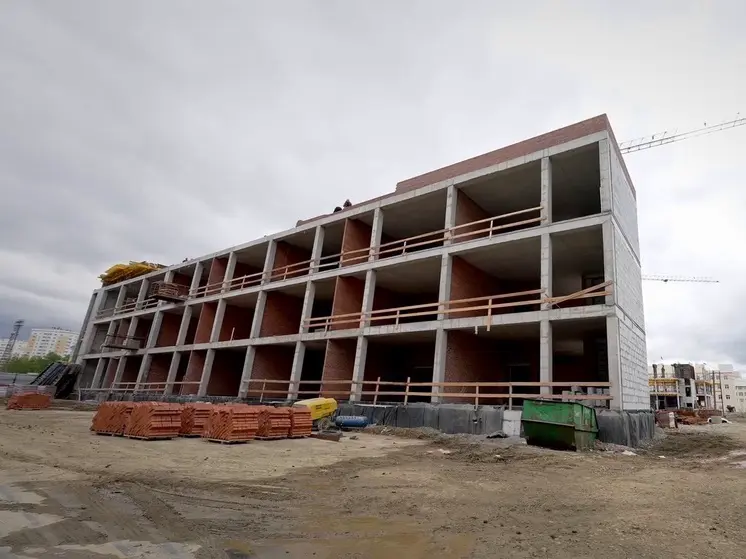 Свердловский депутат проверил реконструкцию школы №22 в Верхней Пышме