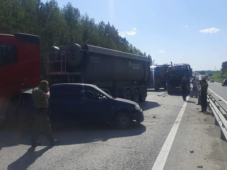 Массовая авария парализовала движение на трассе Тюмень — Екатеринбург
