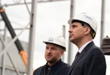 Денис Паслер курирует стройки Евраз Холдинга и школы №33 в Нижнем Тагиле denis pasler kuriruet strojki evraz holdinga i shkoly 33 v nizhnem tagile-stanural-ru-174793152000-0